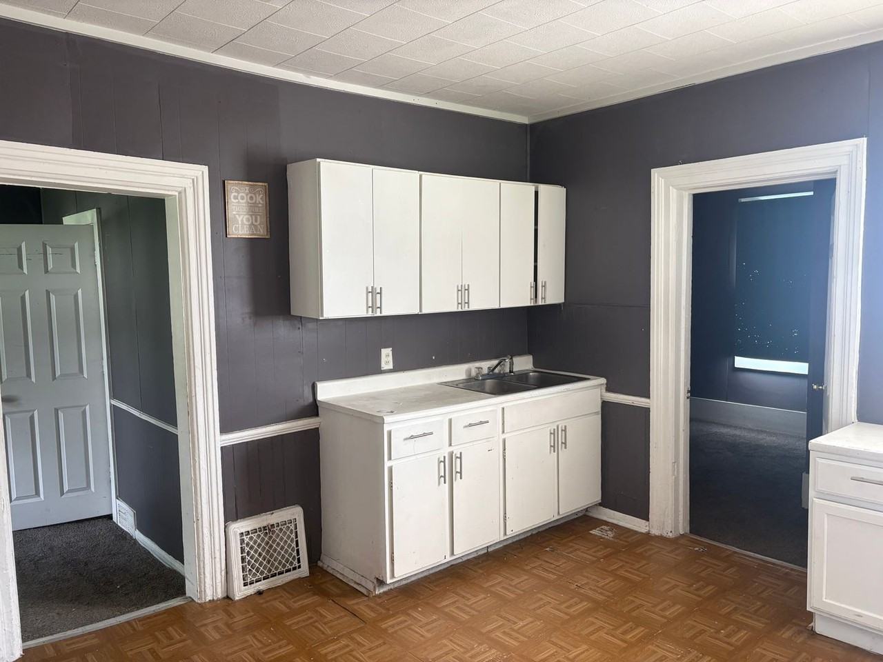 418 Lincoln St - Photo 2 of 13