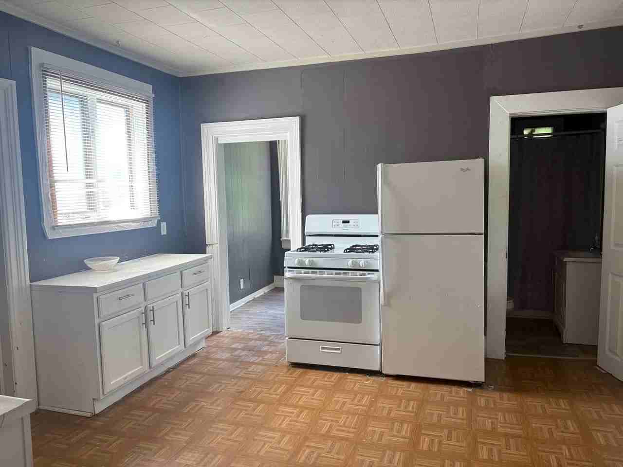 418 Lincoln St - Photo 3 of 13