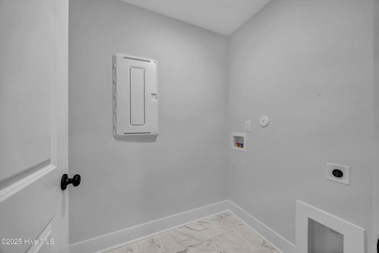 602 Bladen St - Photo 4 of 18