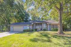 121 Stonehedge Dr - Photo 1 of 1