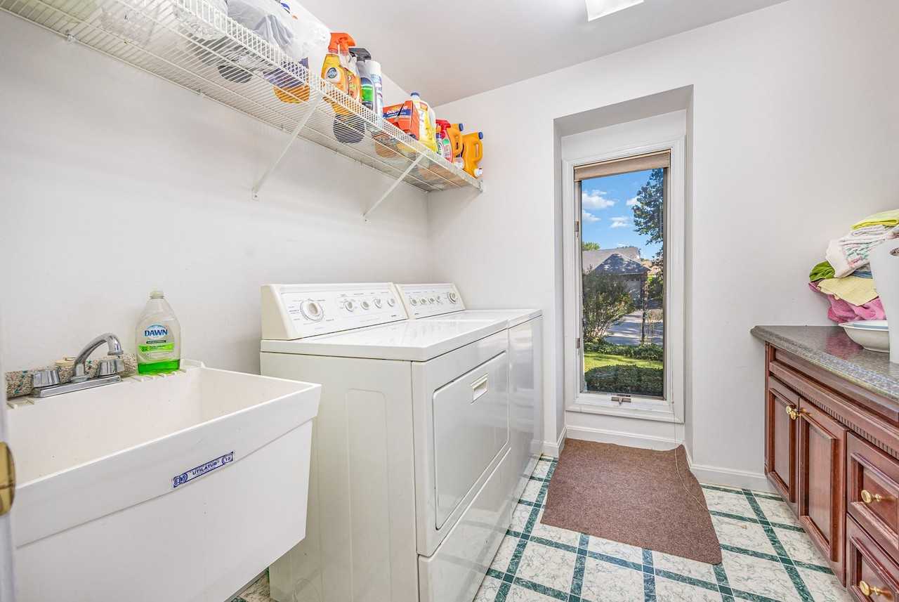 121 Stonehedge Dr - Photo 7 of 31