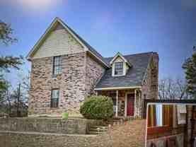 104 S Parkway Dr - Photo 1 of 1