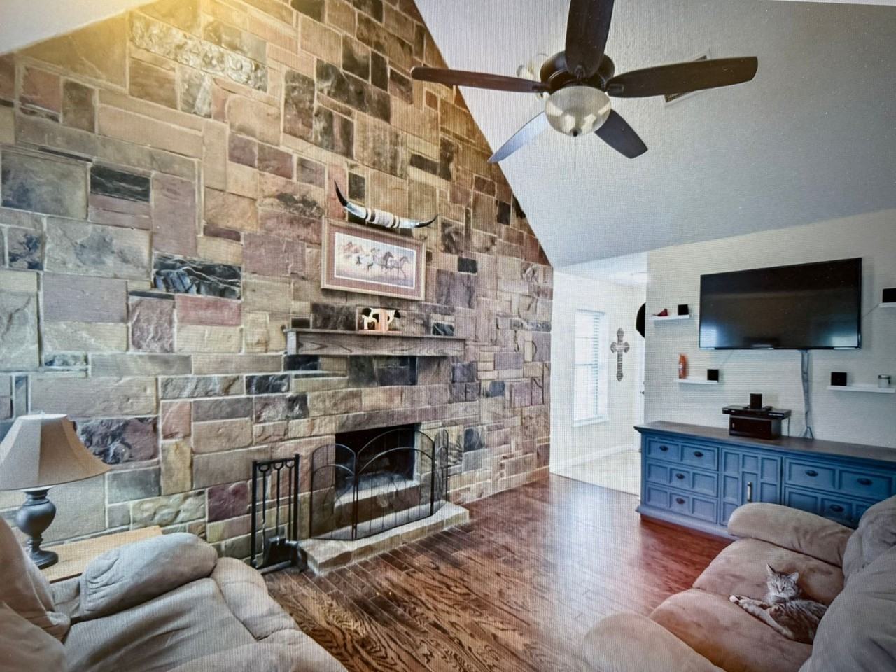 104 S Parkway Dr - Photo 3 of 17