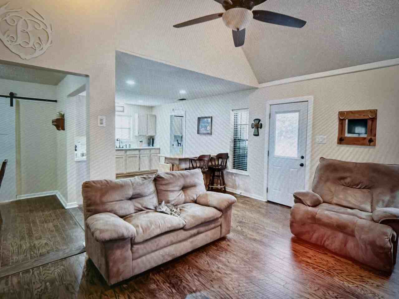 104 S Parkway Dr - Photo 5 of 17