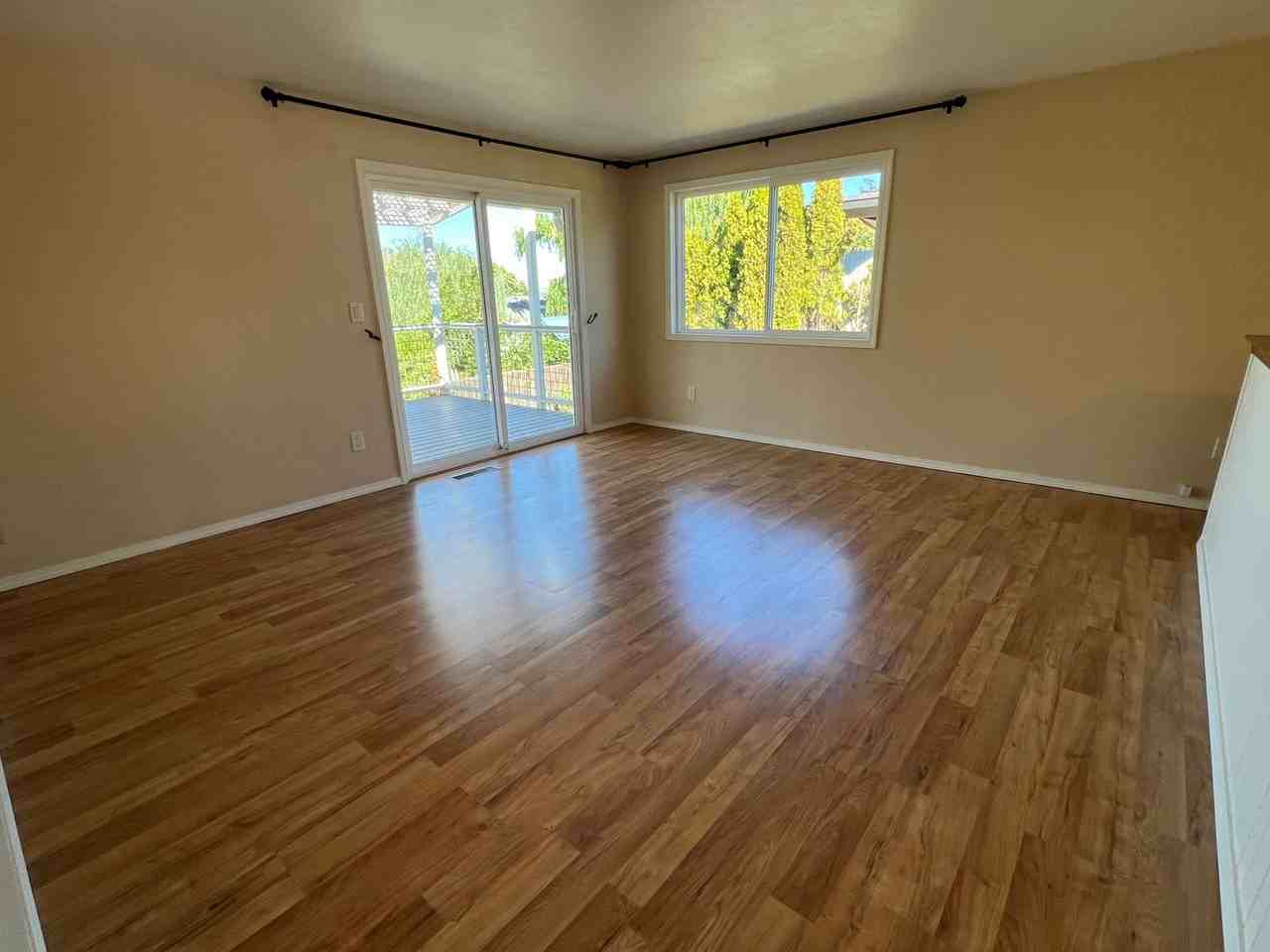 216 Ridgemont Drive - Photo 4 of 34