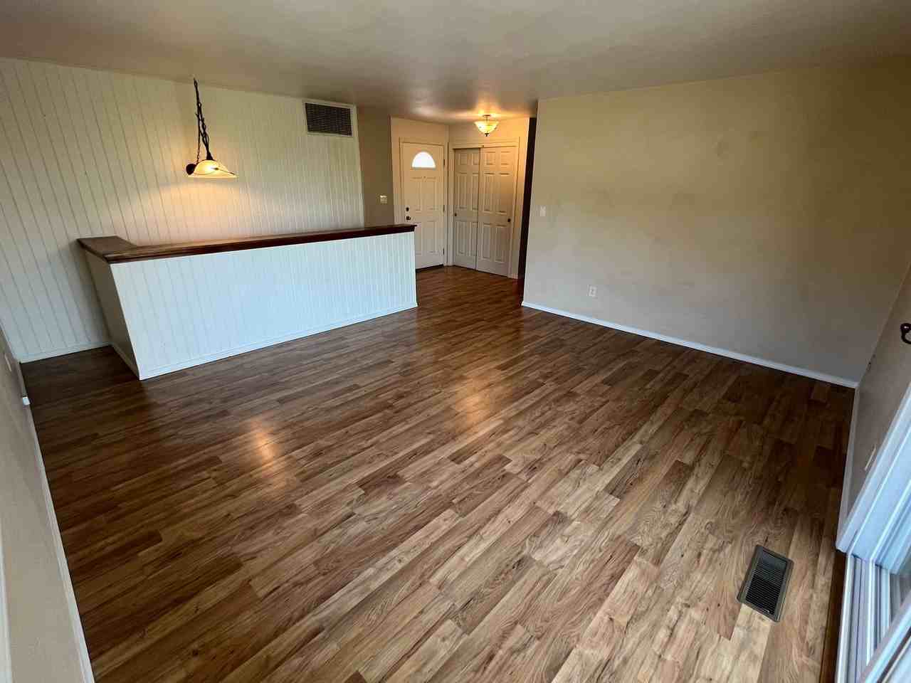 216 Ridgemont Drive - Photo 7 of 34