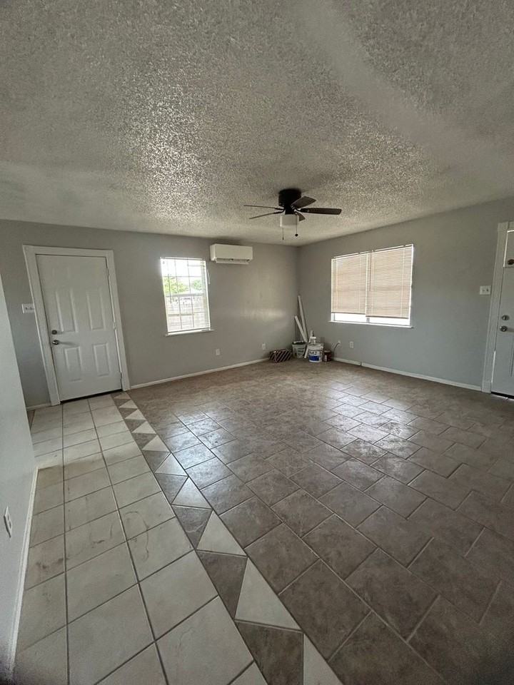 6223 24th St - Photo 6 of 7