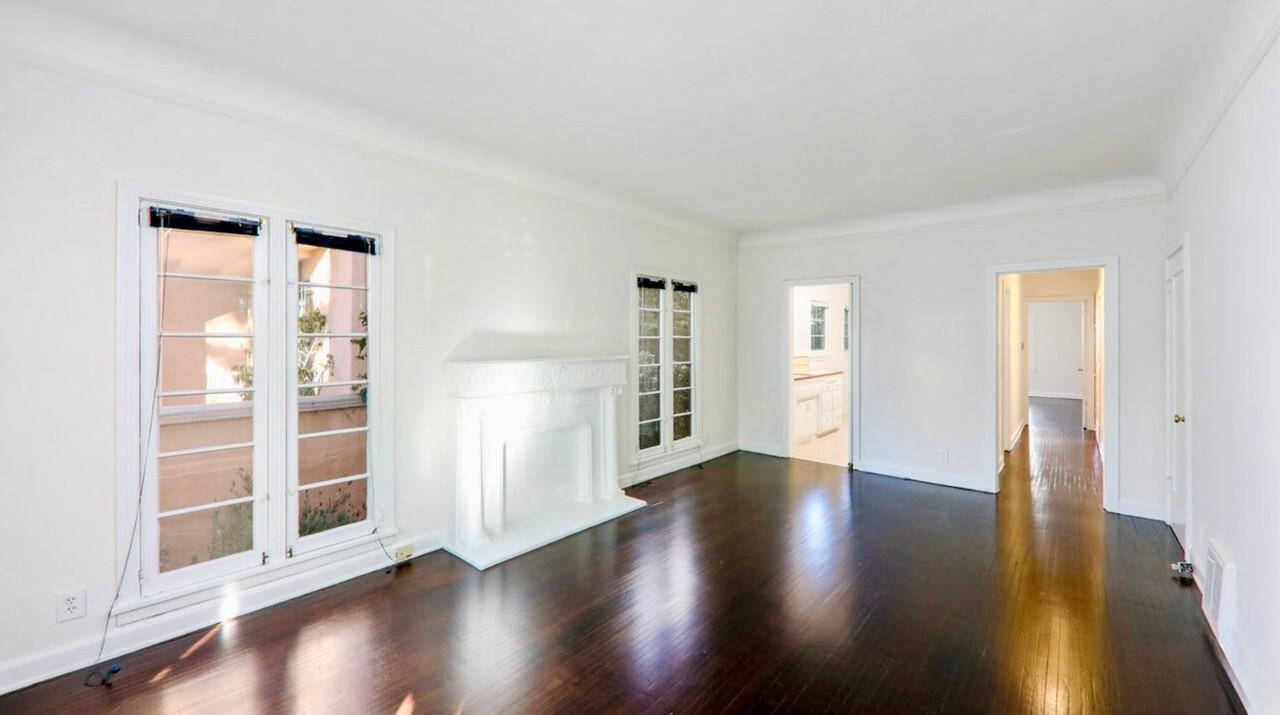 132 N La Peer Dr - Photo 3 of 21