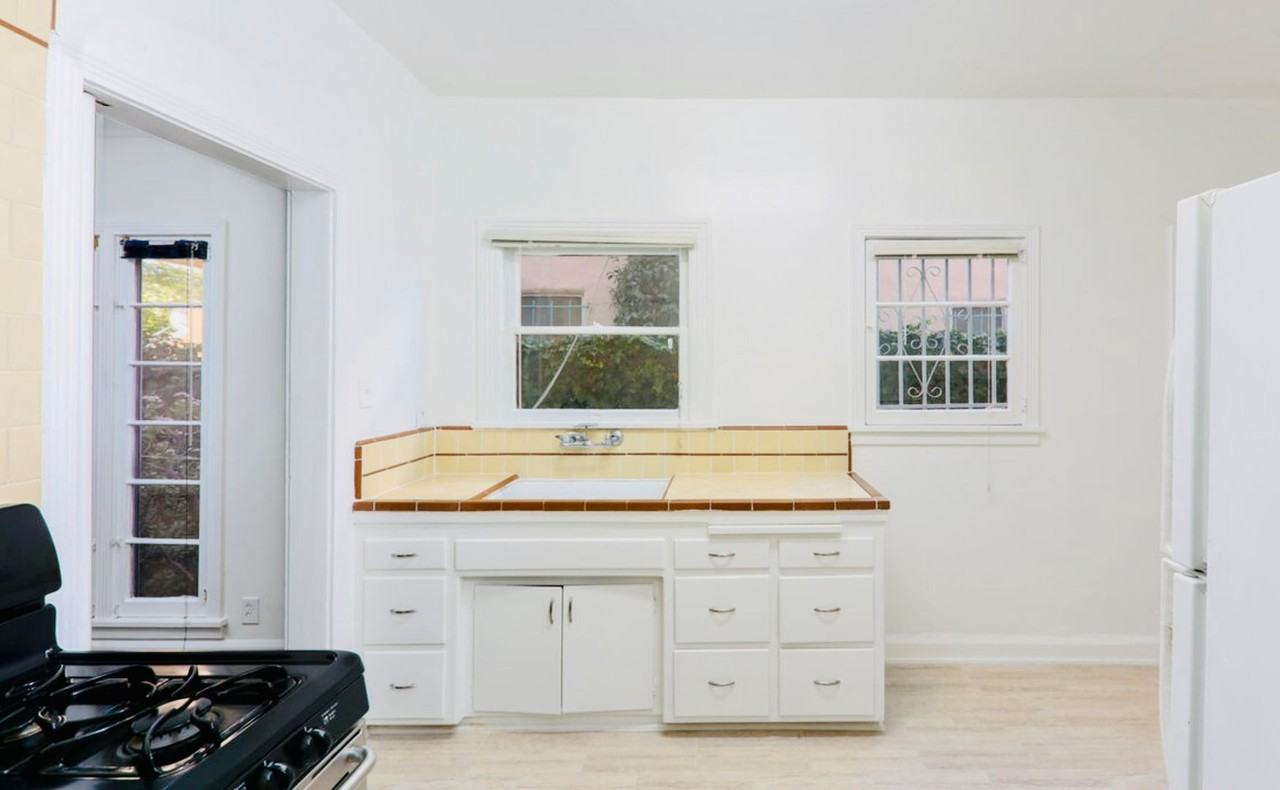 132 N La Peer Dr - Photo 4 of 21