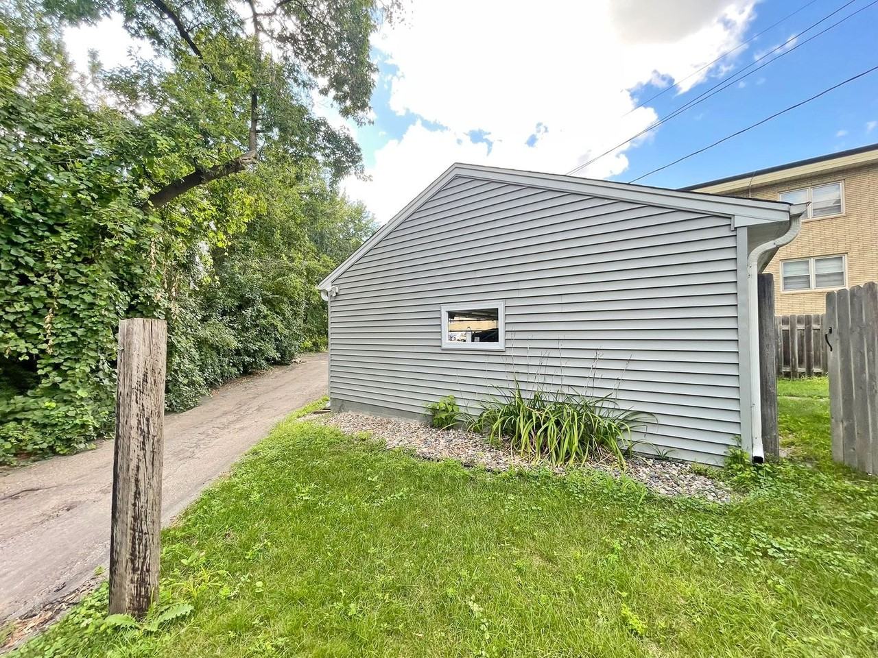 2270 Priscilla St - Photo 3 of 18