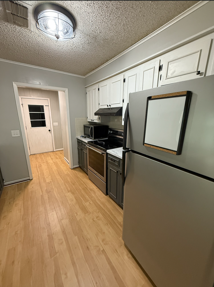 134 Thomas Cir - Photo 3 of 19