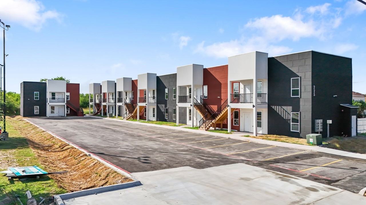 225 E. New Hampshire - Photo 2 of 31