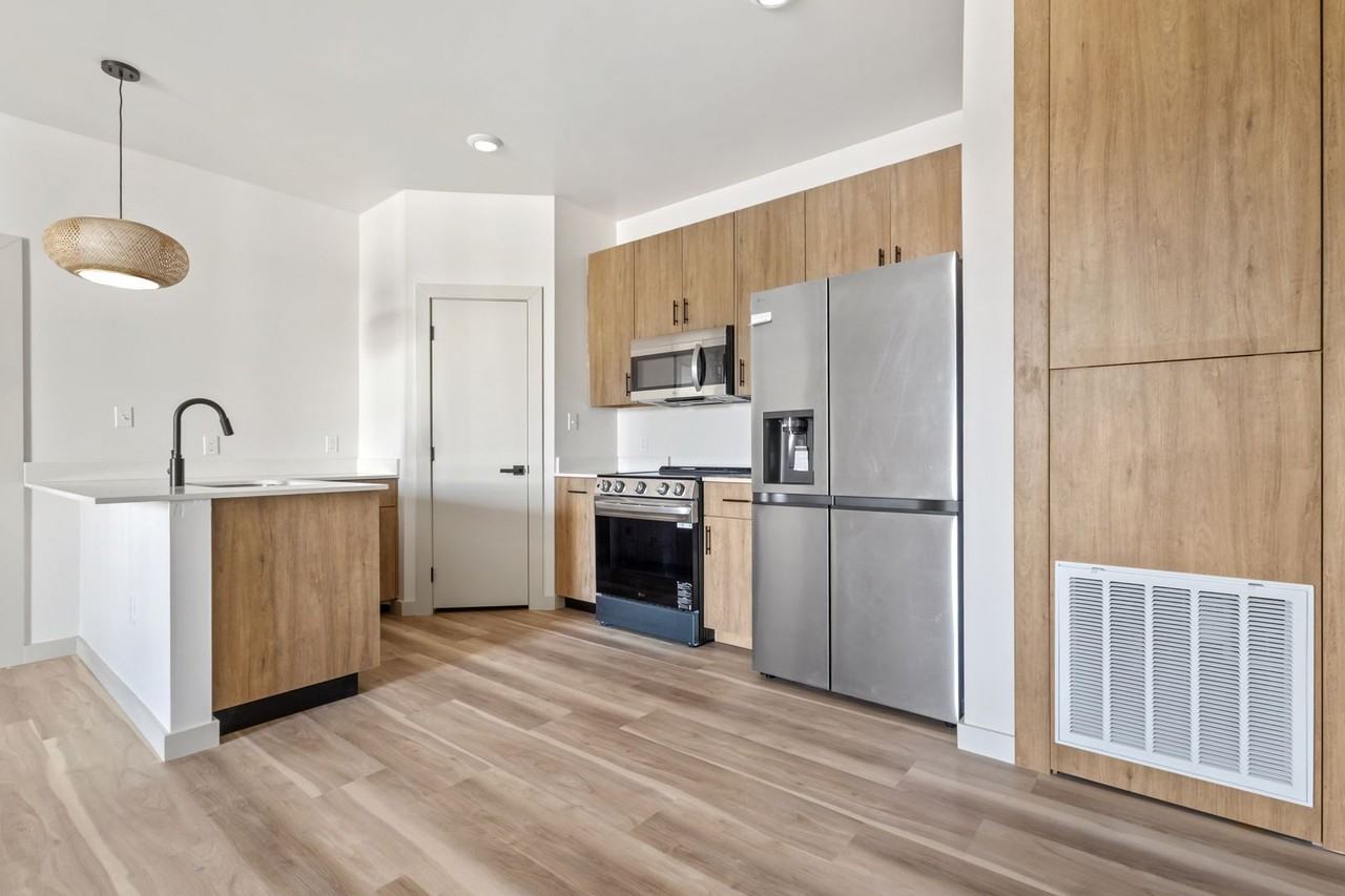 225 E. New Hampshire - Photo 3 of 31