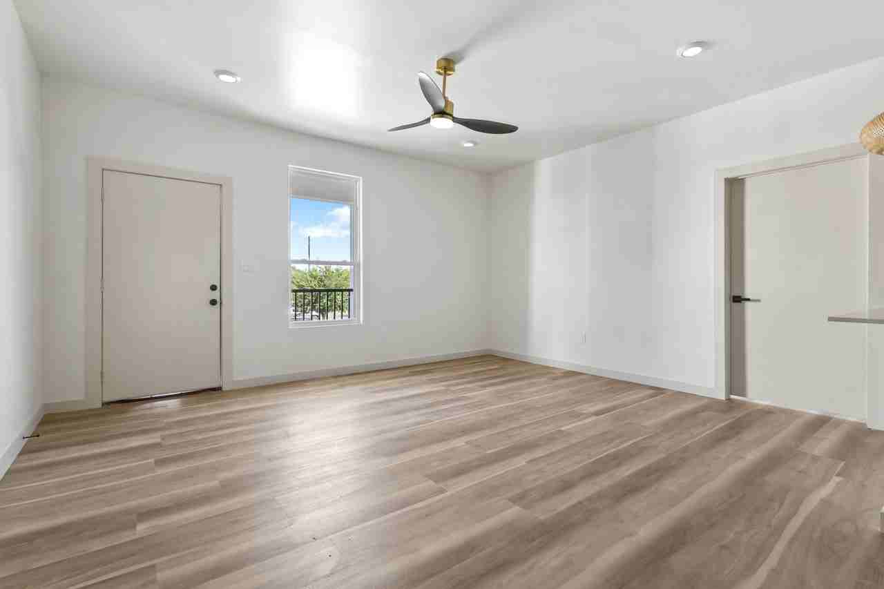 225 E. New Hampshire - Photo 6 of 31