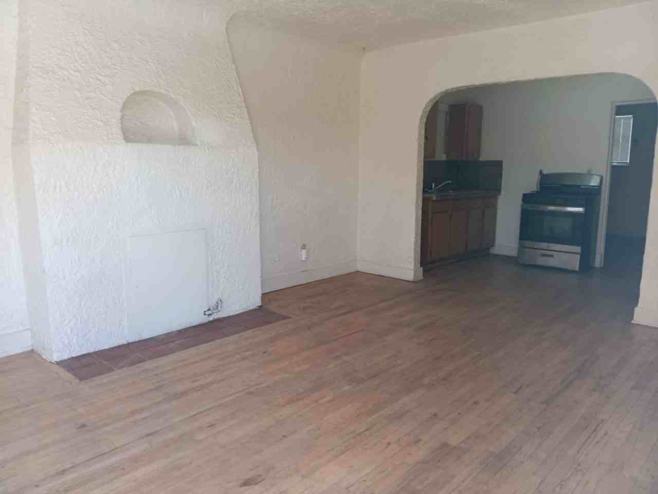 409 Yale Blvd Se - Photo 2 of 9