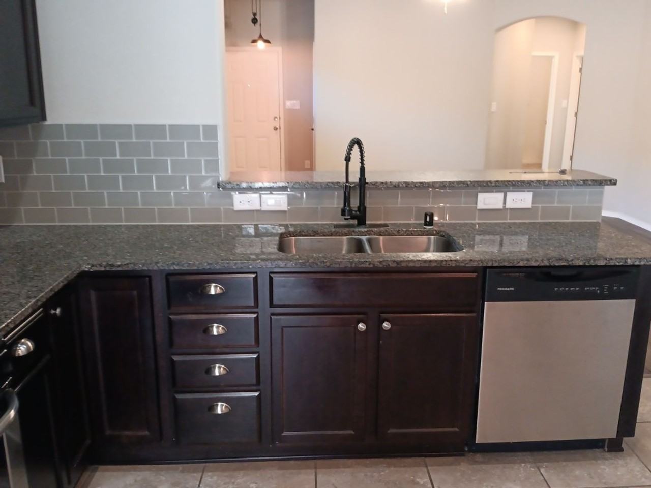 6705 Kayser Mill Rd Nw - Photo 4 of 17