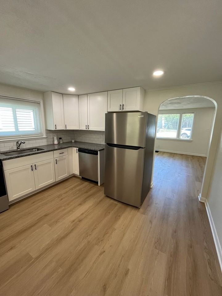 1961 Linwood Ave - Photo 7 of 24