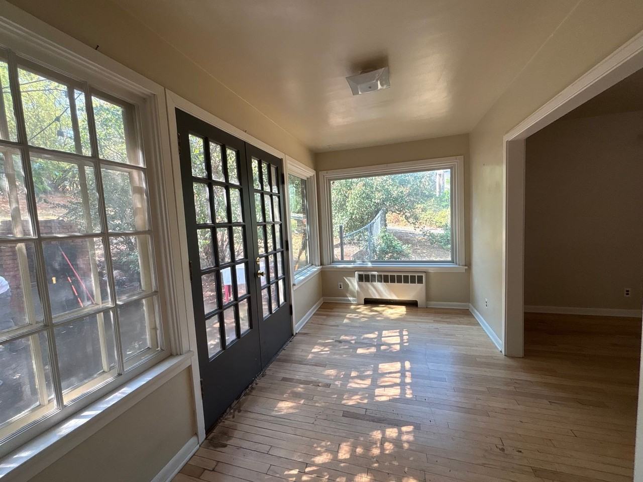 715 NE Stadium Way - Photo 2 of 32