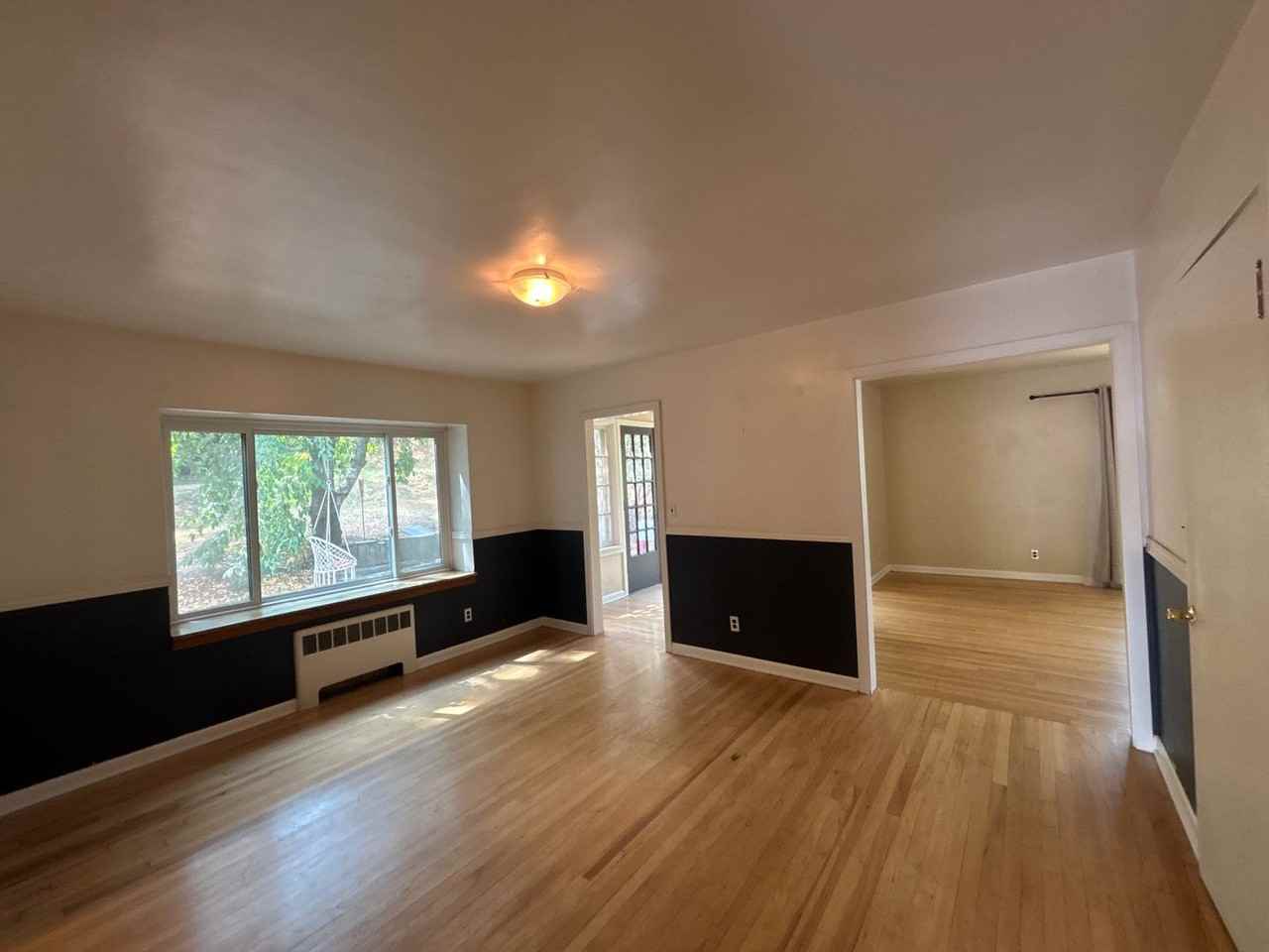 715 NE Stadium Way - Photo 5 of 32