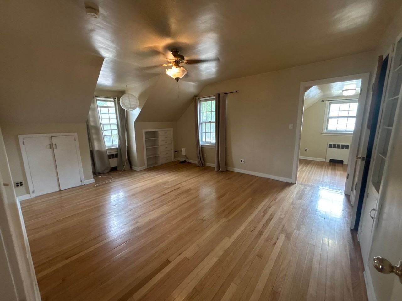 715 NE Stadium Way - Photo 6 of 32