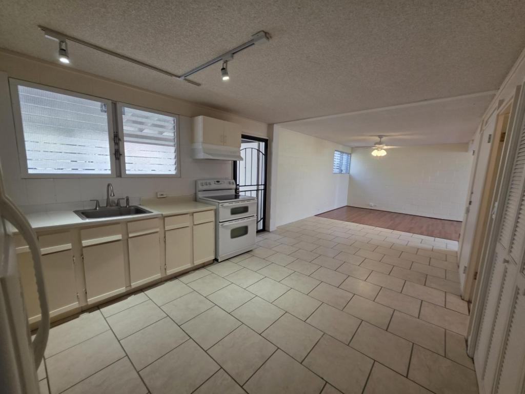 3856 Claudine St Apt A - Photo 4 of 24