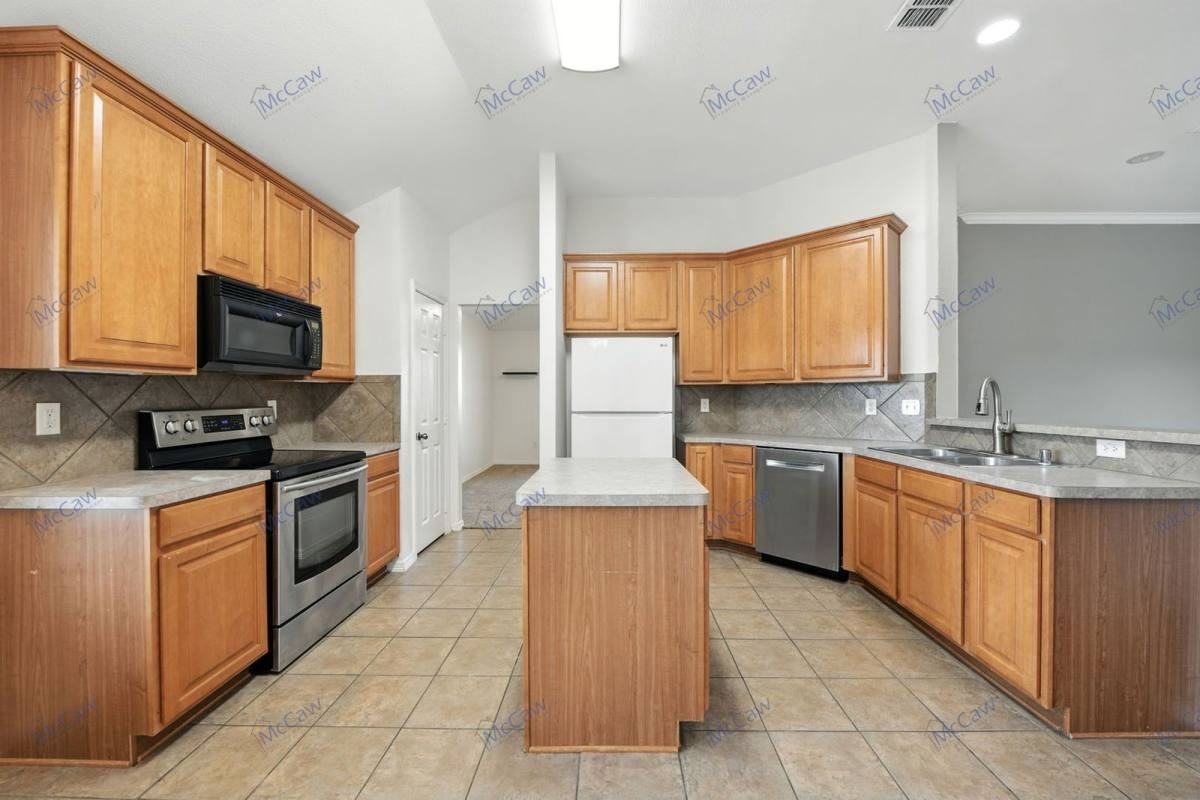 132 Shumard Dr - Photo 3 of 10