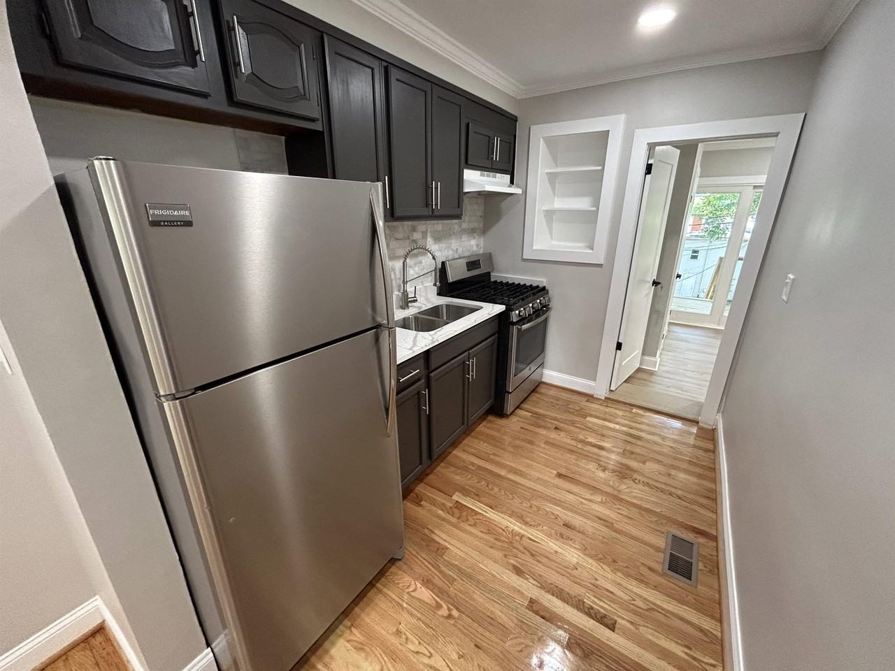 1250 Holbrook Ter Ne #1 - Photo 4 of 20