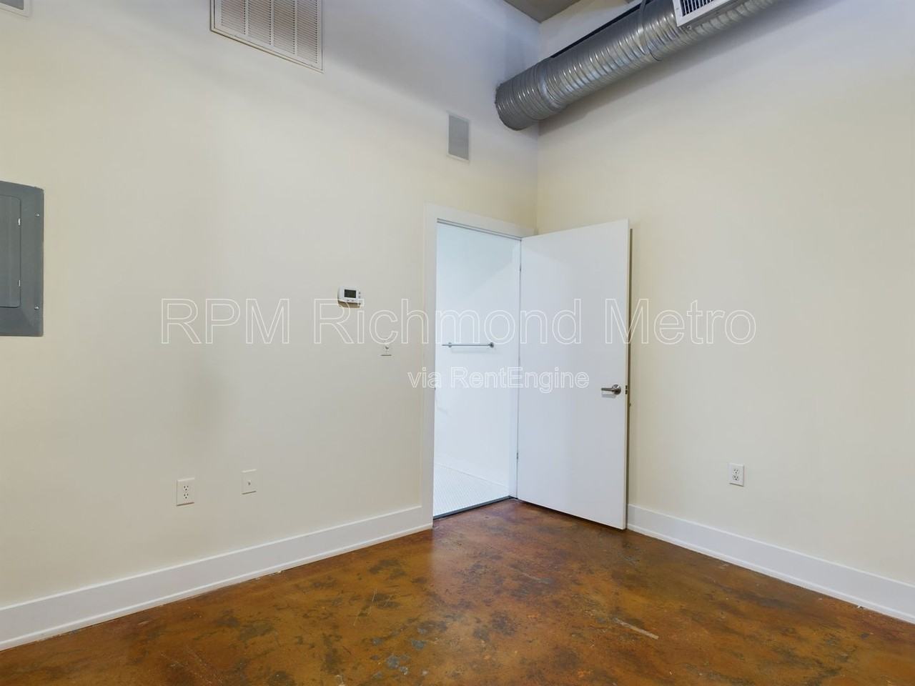 815 Perry St #305 - Photo 5 of 11