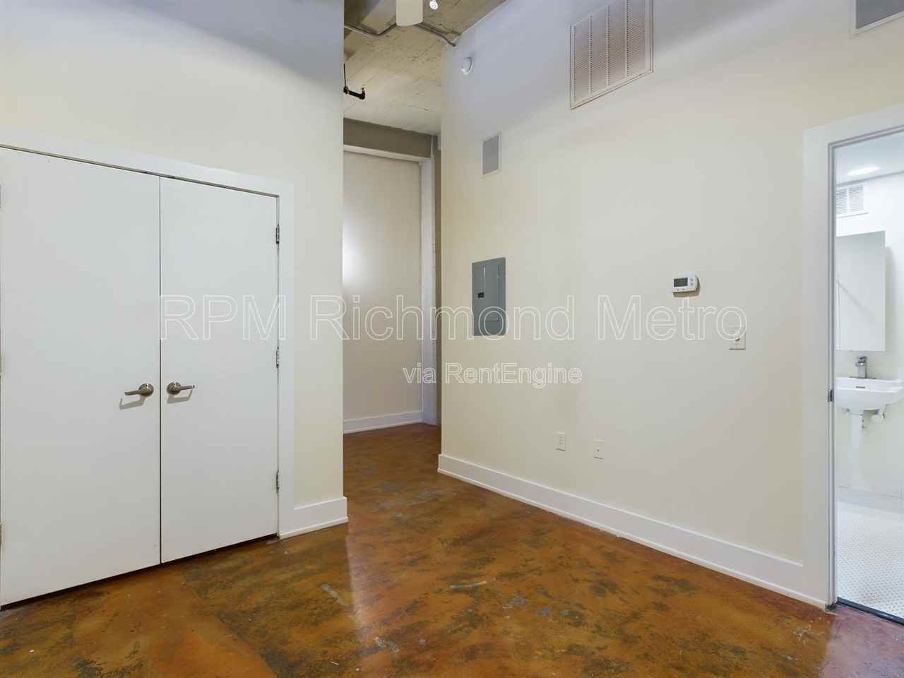 815 Perry St #305 - Photo 6 of 11