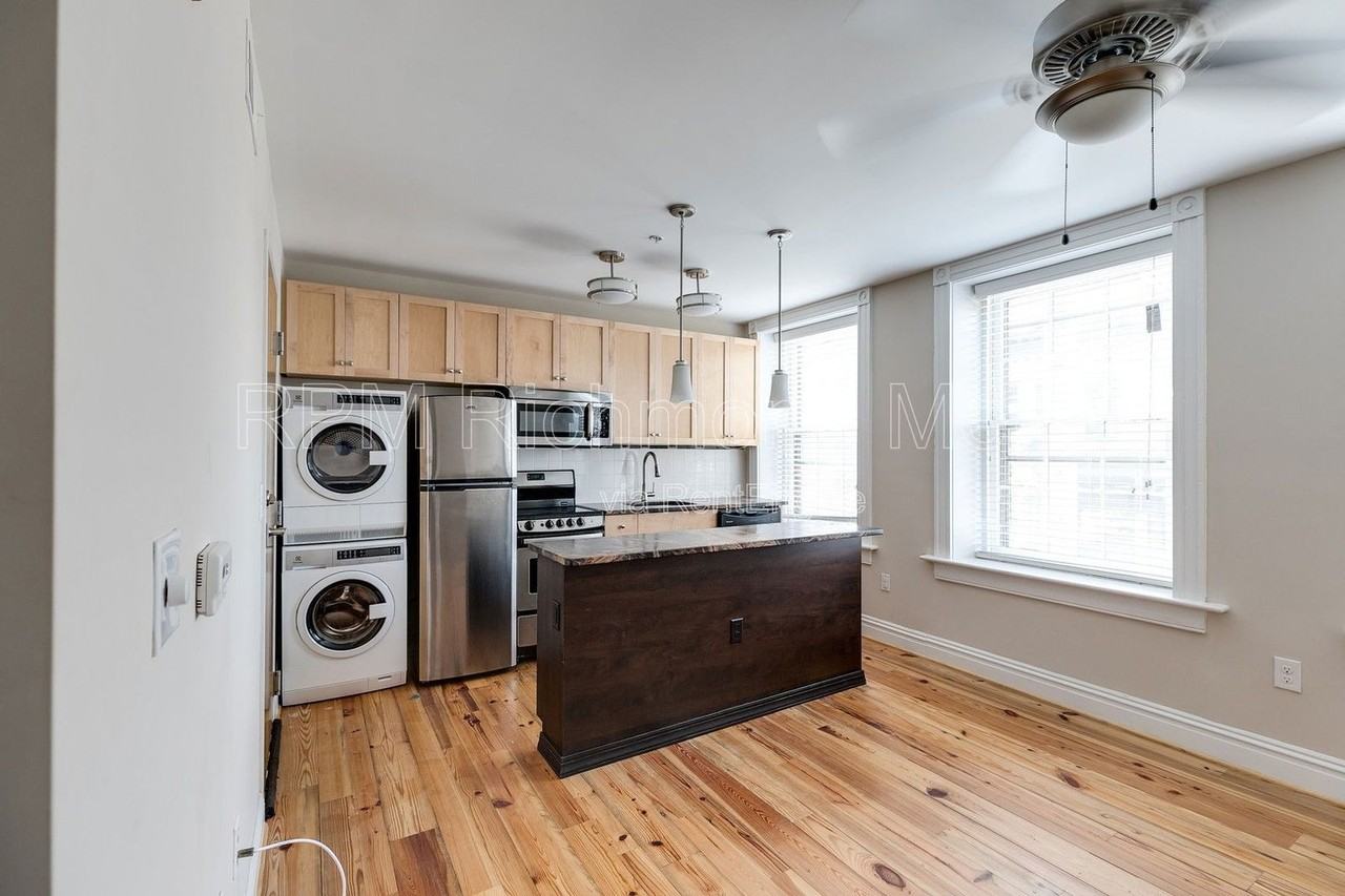 1710 E Franklin St #10 - Photo 2 of 12