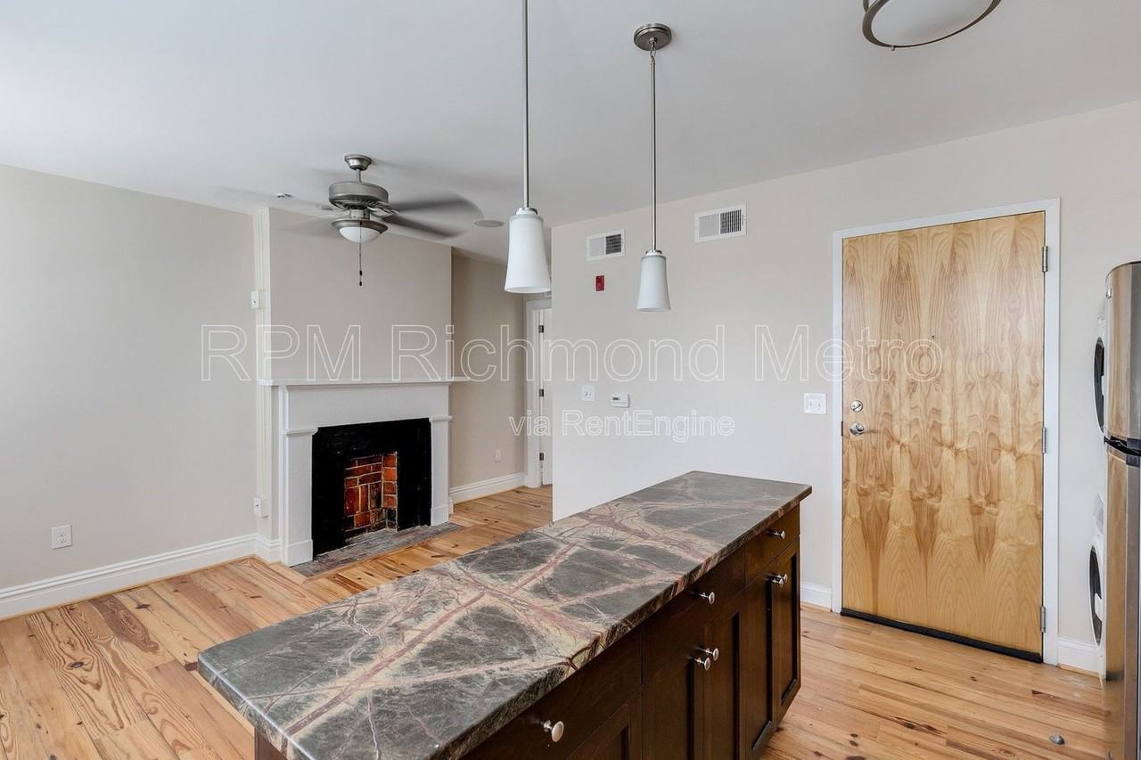 1710 E Franklin St #10 - Photo 3 of 12