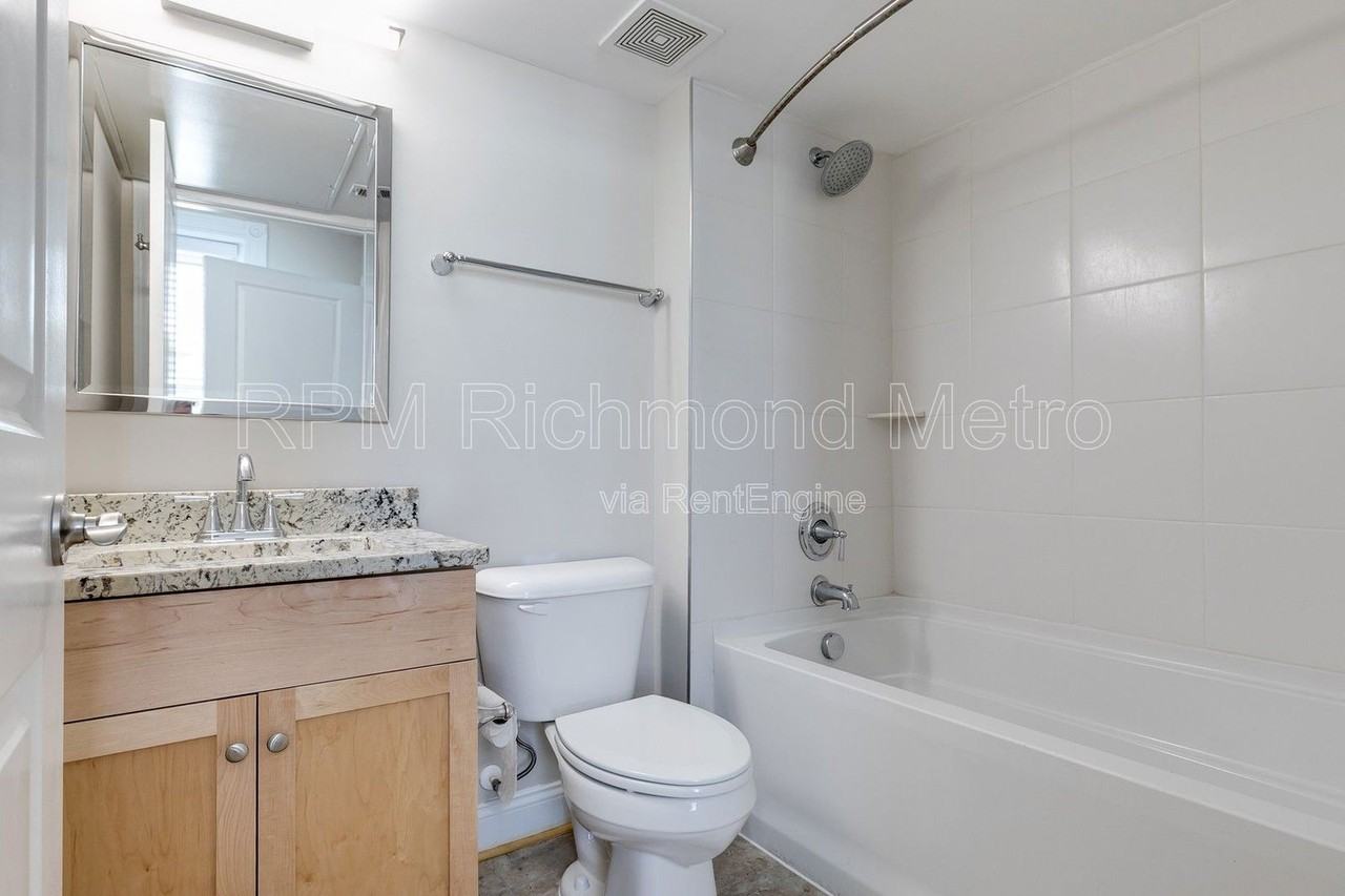 1710 E Franklin St #10 - Photo 4 of 12