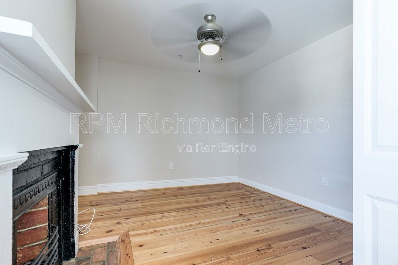 1710 E Franklin St #10 - Photo 5 of 12