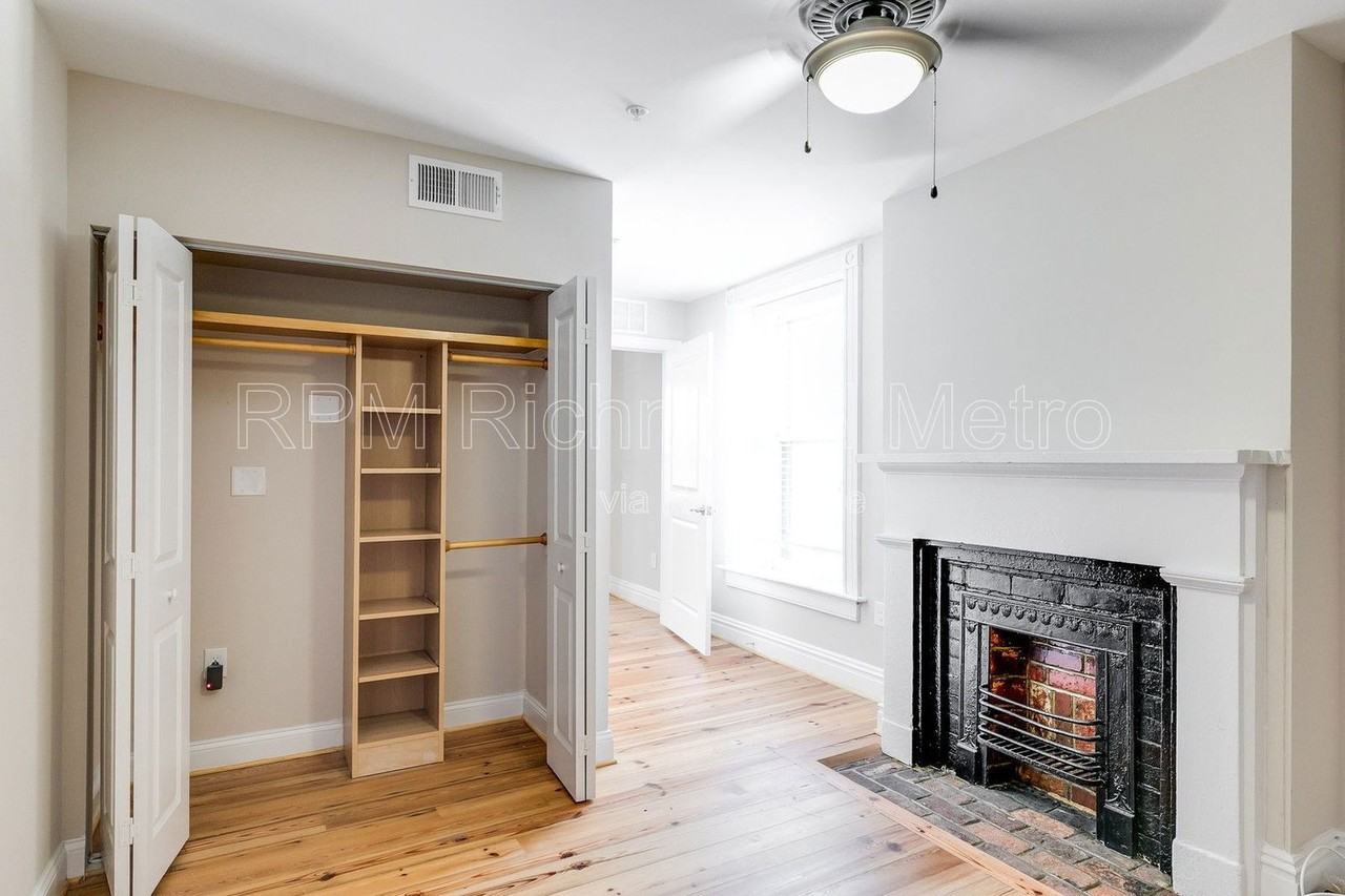 1710 E Franklin St #10 - Photo 6 of 12
