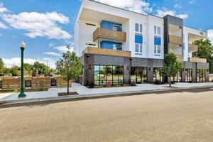 featured image of 385 E 42nd St #302