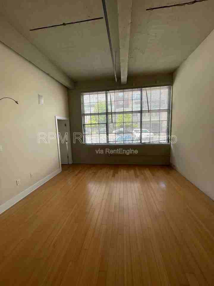 815 Perry St #213 - Photo 2 of 10