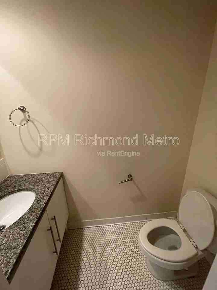 815 Perry St #213 - Photo 5 of 10