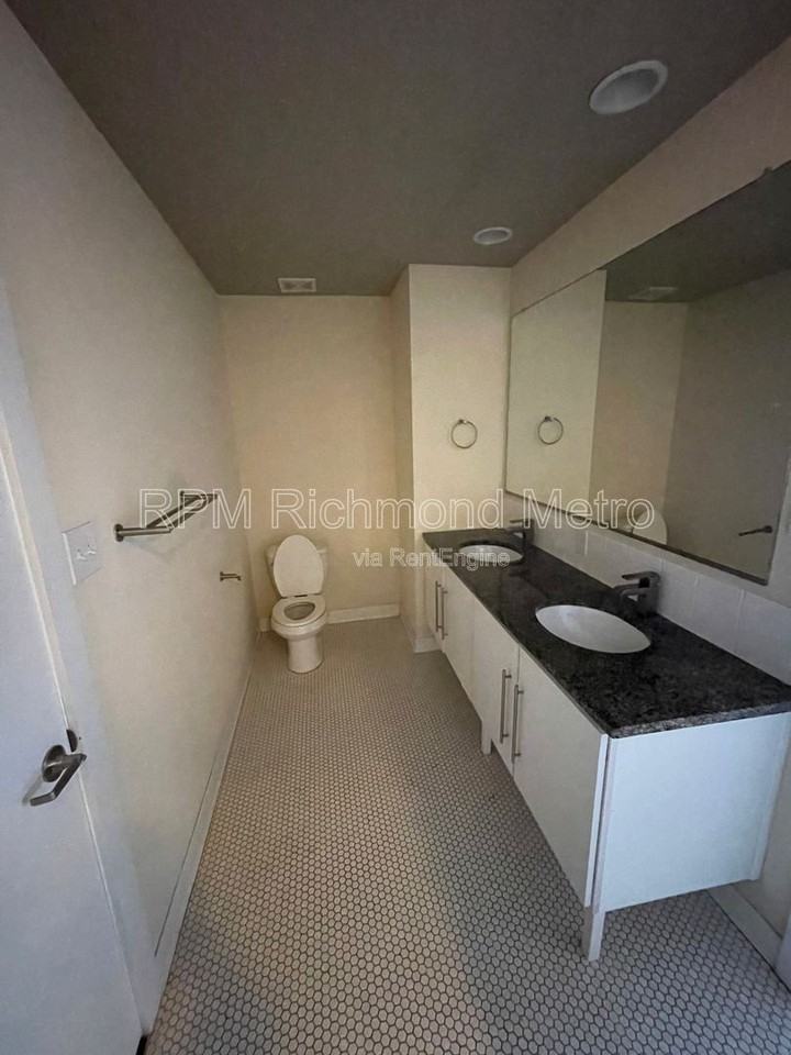 815 Perry St #213 - Photo 7 of 10