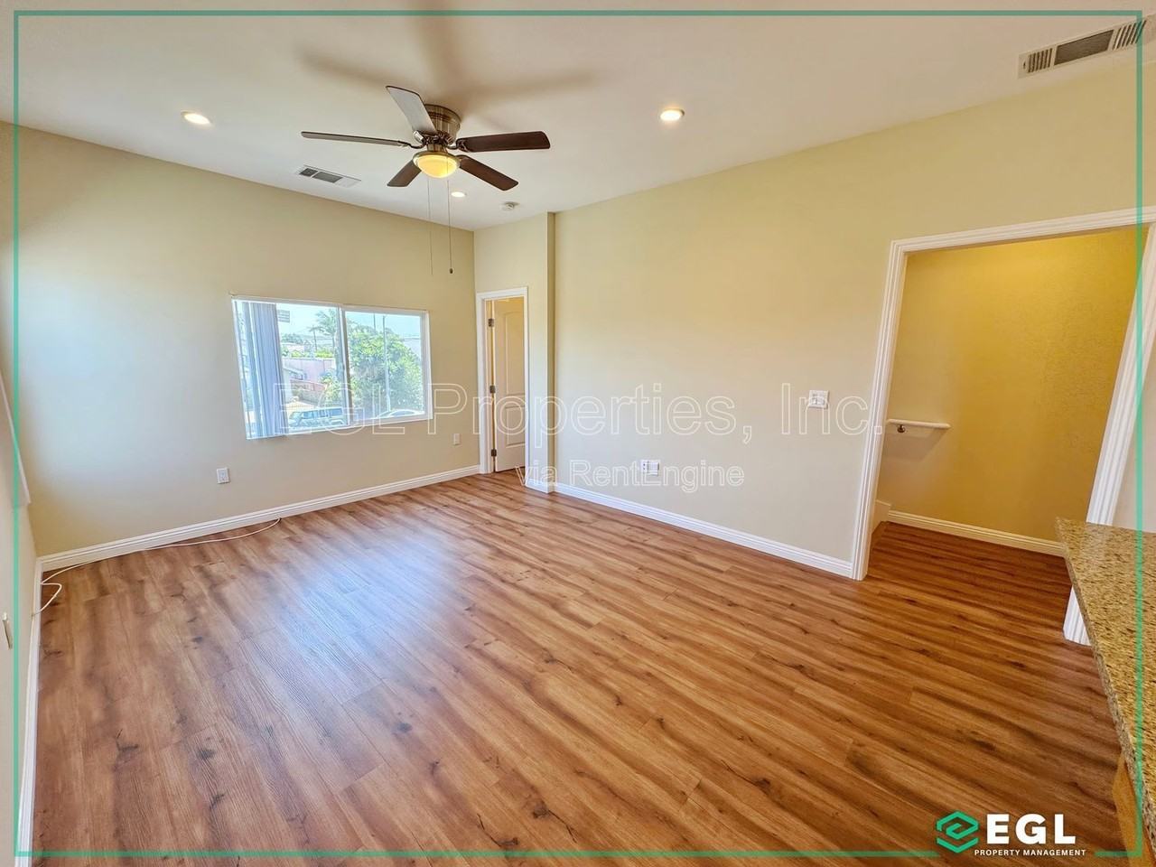 4501 1/2 S Gramercy Pl - Photo 5 of 11