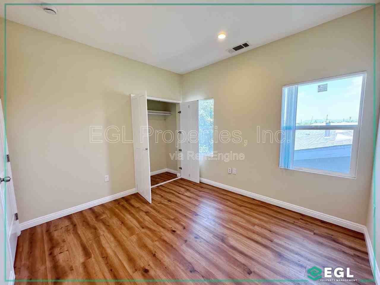4501 1/2 S Gramercy Pl - Photo 7 of 11