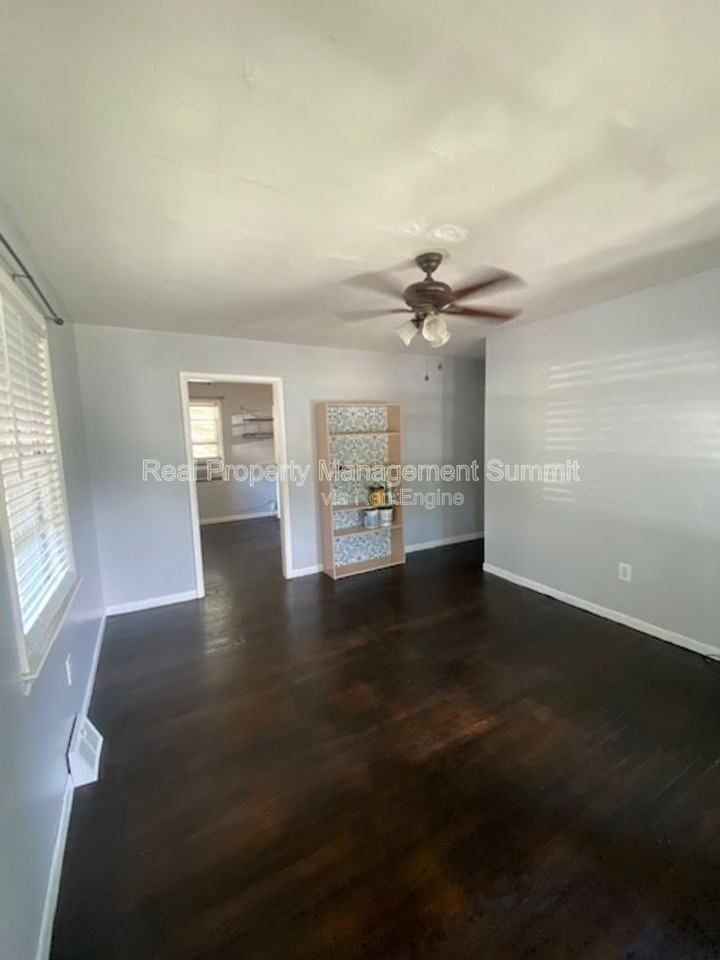 302 Archer St - Photo 3 of 22