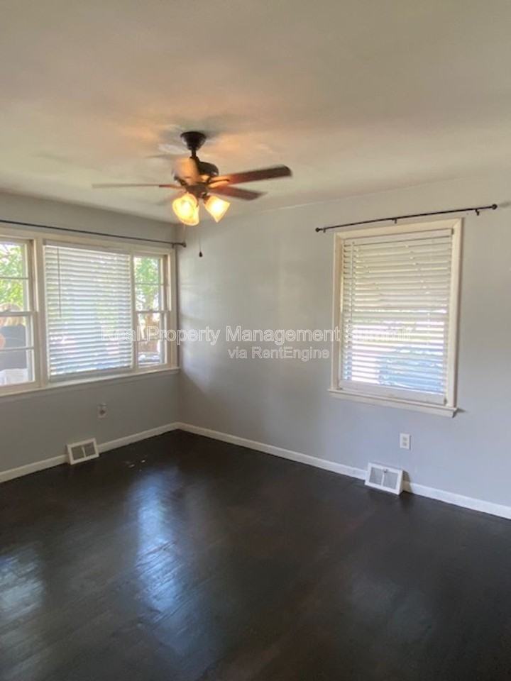 302 Archer St - Photo 4 of 22