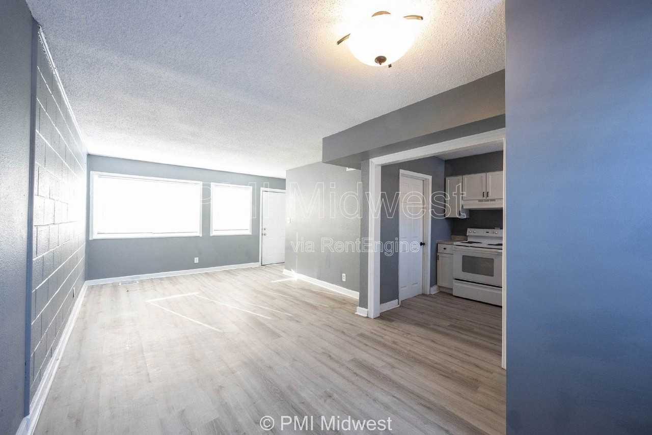 6062 East 16th Street - Photo 4 of 50