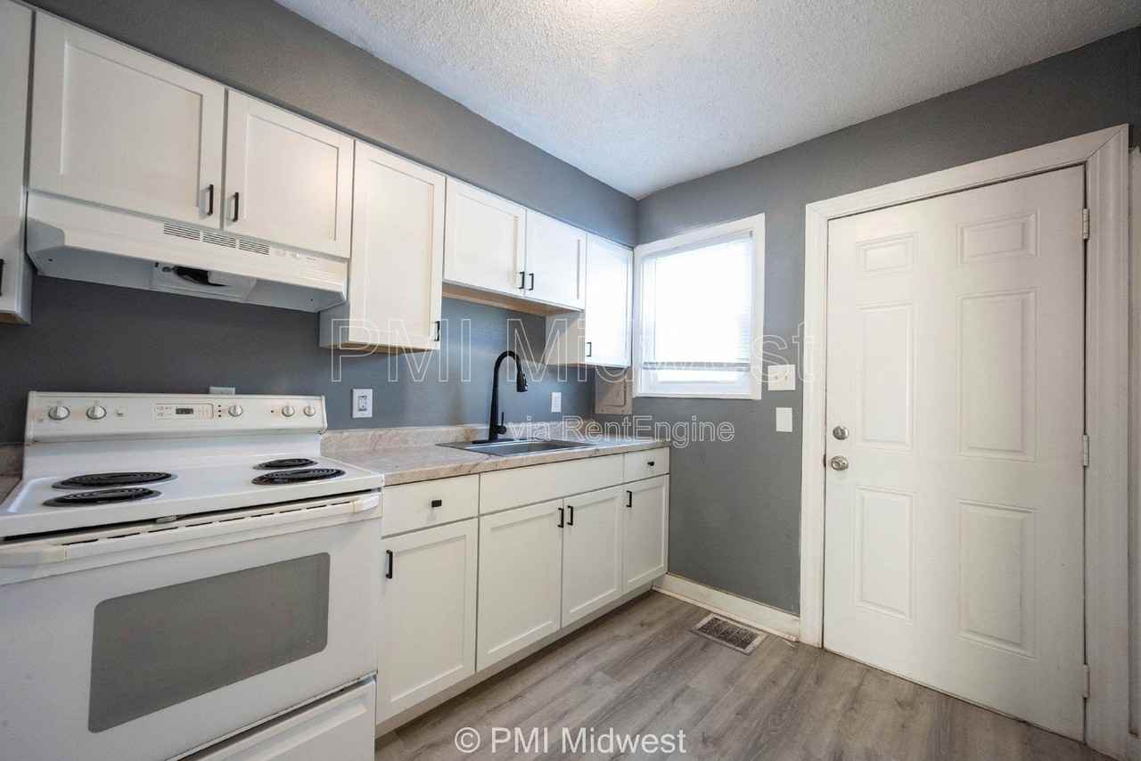 6062 East 16th Street - Photo 5 of 50