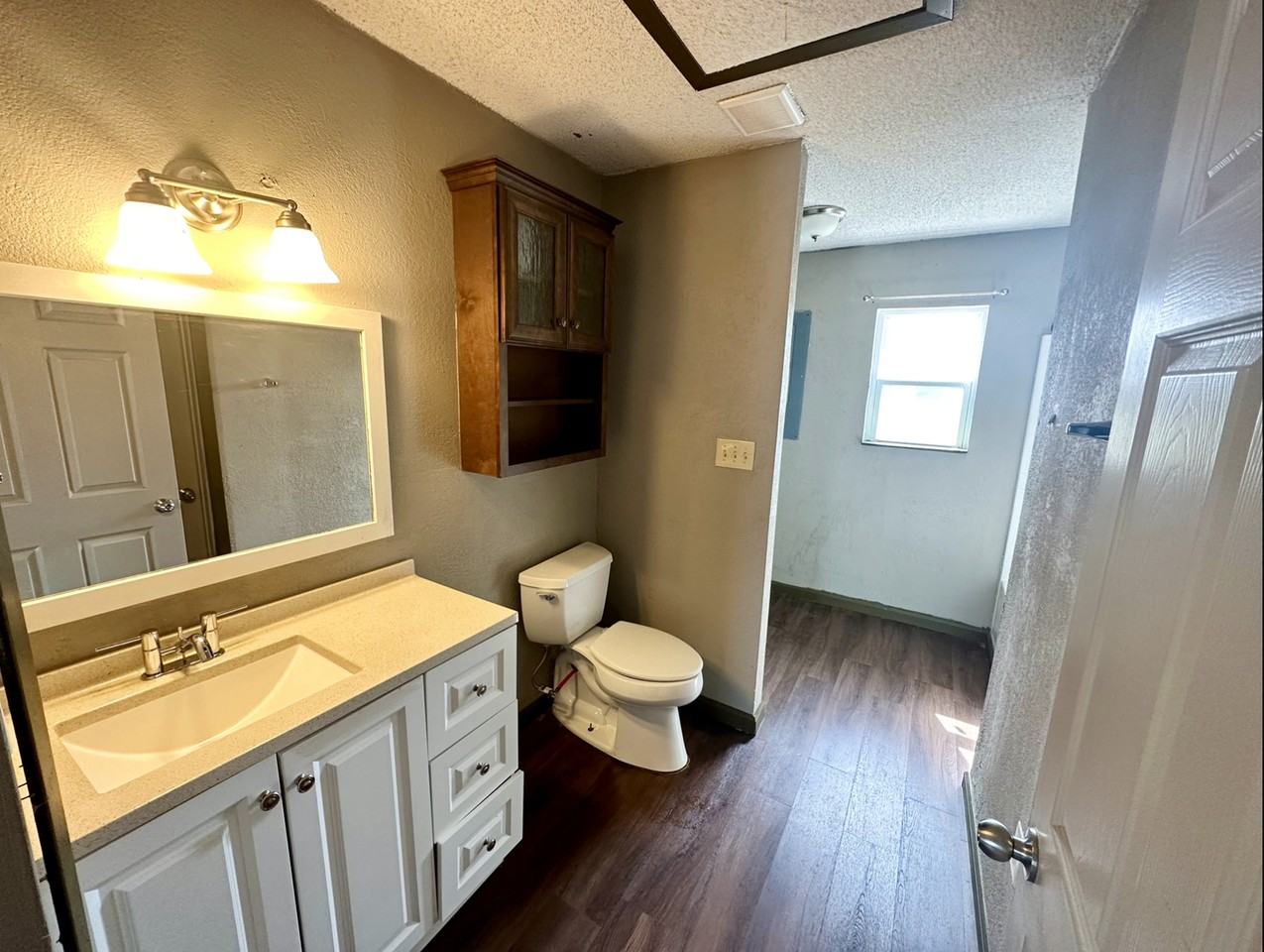 182 1452 - Photo 2 of 25