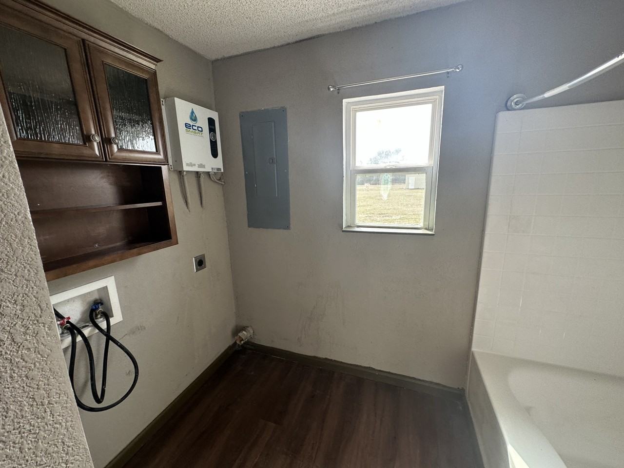 182 1452 - Photo 2 of 25