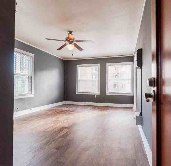 Edwards on Fifth - Photo 7 of 15