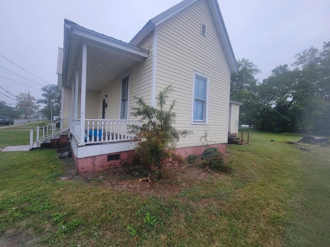 209 E Caswell St - Photo 3 of 10