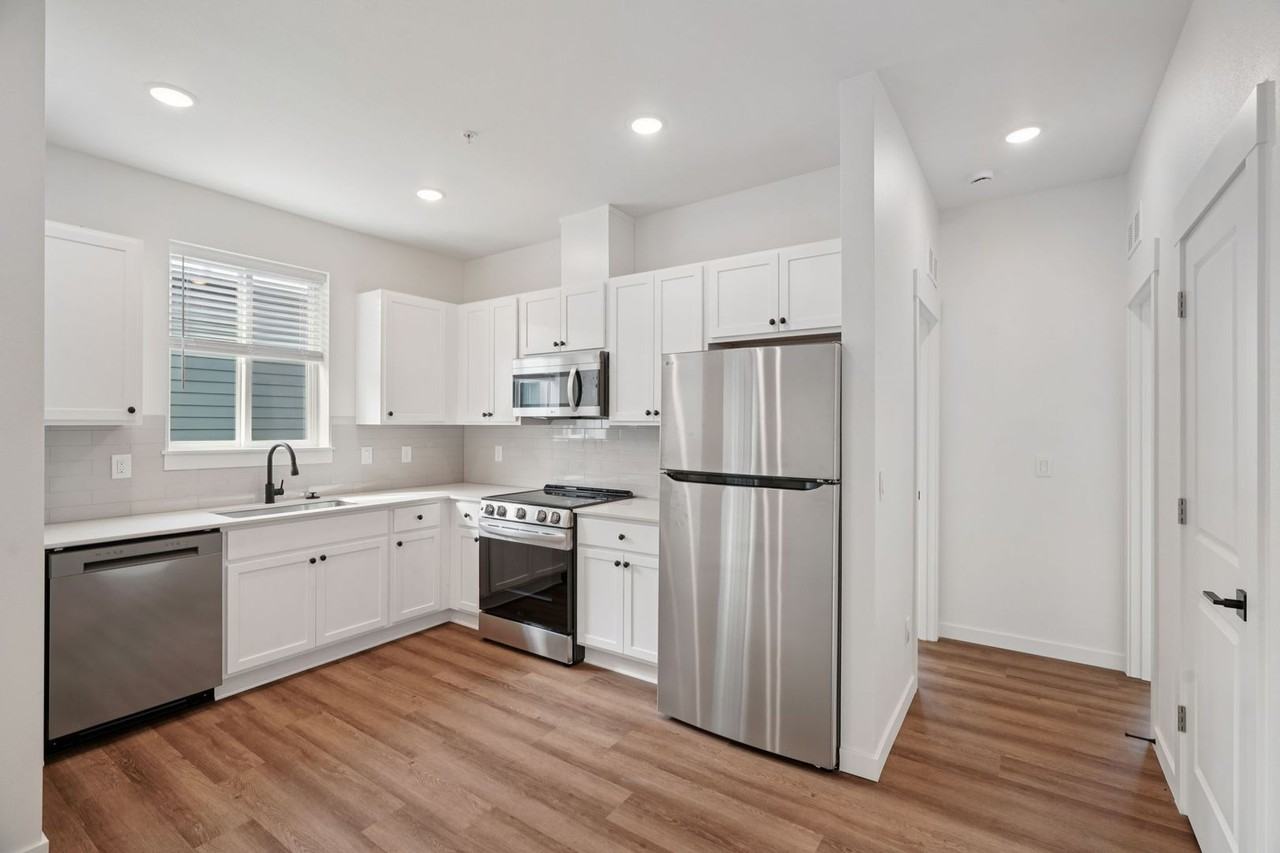 River Park Apartments - Photo 4 of 24