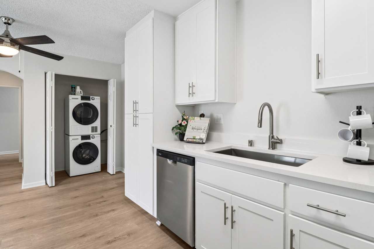 Waterleaf Apartments Homes - Photo 6 of 50